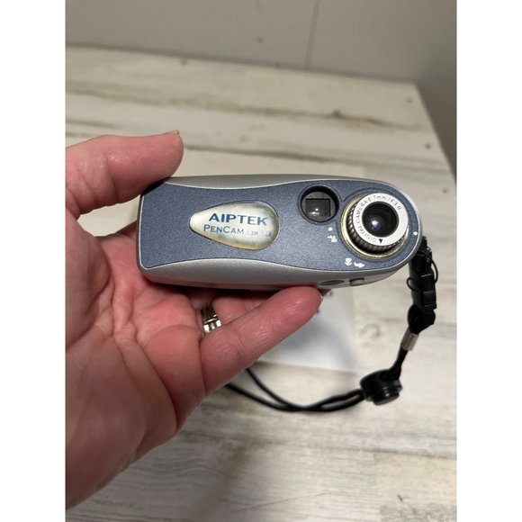Aiptek PenCam 1.3M SD digital camera - Picture 2 of 6